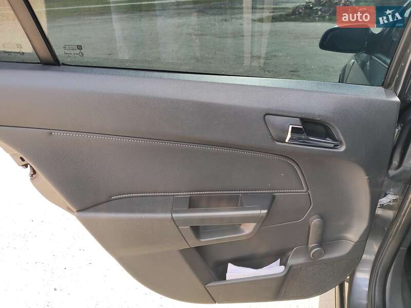 Универсал Opel Astra 2008 в Полтаве