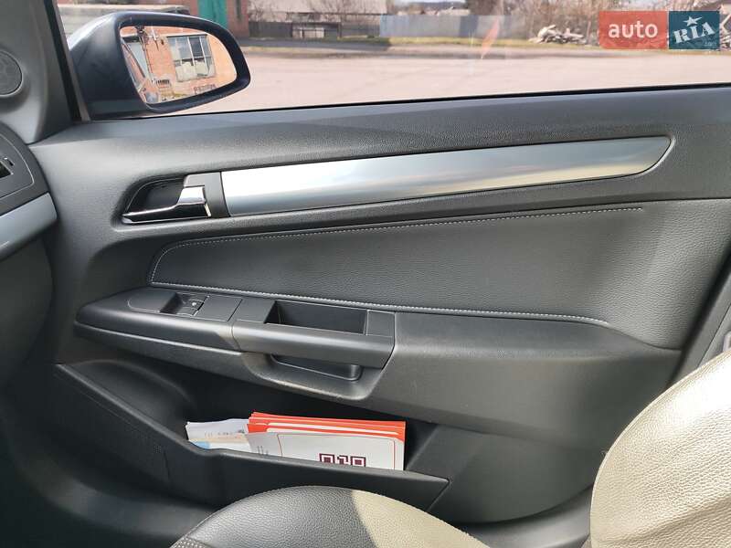 Универсал Opel Astra 2008 в Полтаве