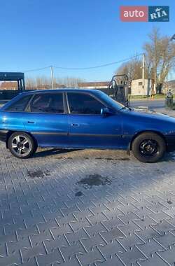 Хэтчбек Opel Astra 1992 в 