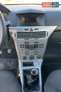 Универсал Opel Astra 2010 в 