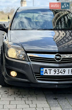 Универсал Opel Astra 2010 в Ивано-Франковске