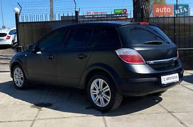 Хэтчбек Opel Astra 2005 в 