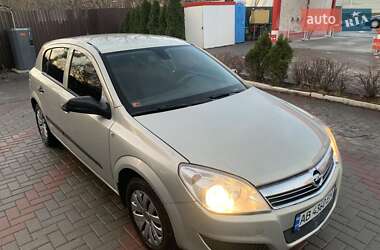 Хэтчбек Opel Astra 2007 в 