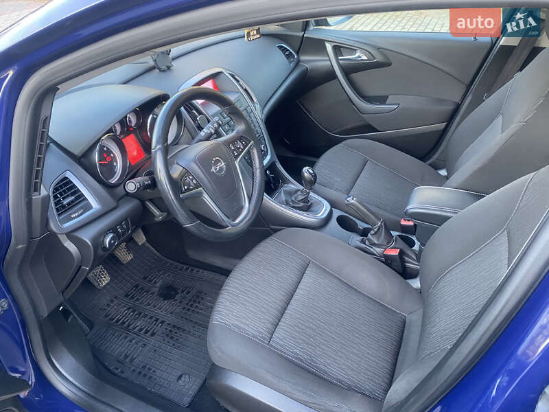 Универсал Opel Astra 2015 в Каменке