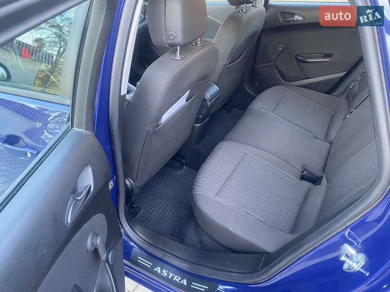Универсал Opel Astra 2015 в Каменке
