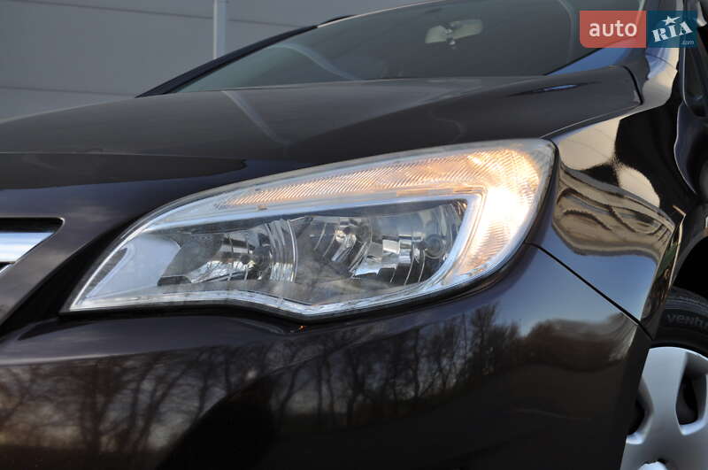 Універсал Opel Astra 2012 в Києві