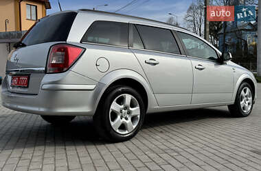 Универсал Opel Astra 2010 в 