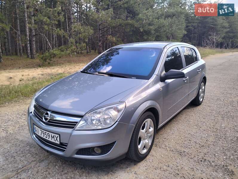 Хэтчбек Opel Astra 2008 в 