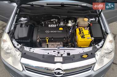Хэтчбек Opel Astra 2008 в 