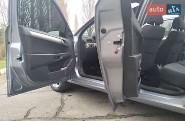 Хэтчбек Opel Astra 2008 в 