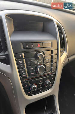 Универсал Opel Astra 2011 в 