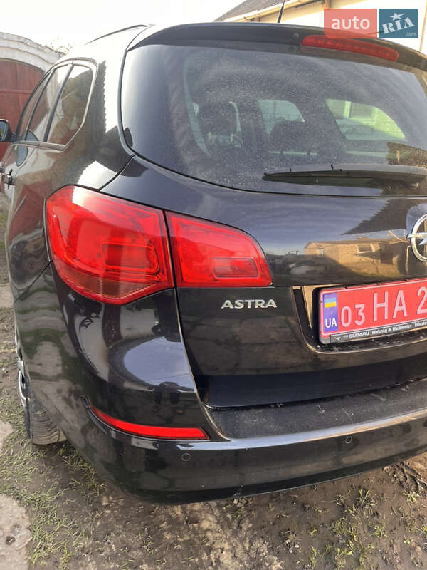 Універсал Opel Astra 2011 в Луцьку
