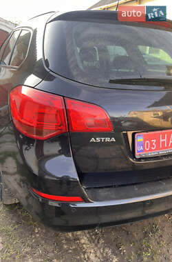 Универсал Opel Astra 2011 в 