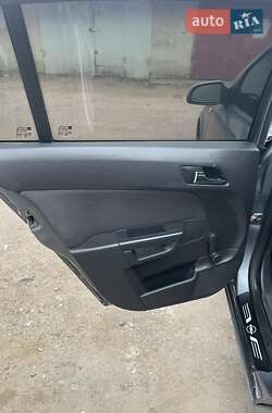 Хэтчбек Opel Astra 2006 в 