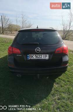 Универсал Opel Astra 2012 в 