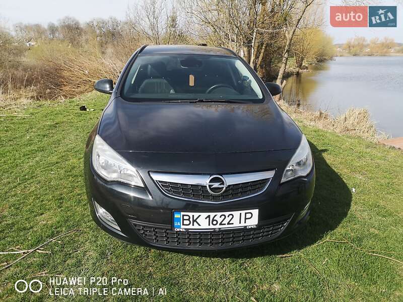 Универсал Opel Astra 2012 в 