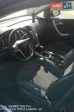 Универсал Opel Astra 2012 в 