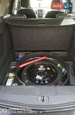 Универсал Opel Astra 2012 в 
