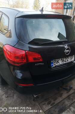 Универсал Opel Astra 2012 в 