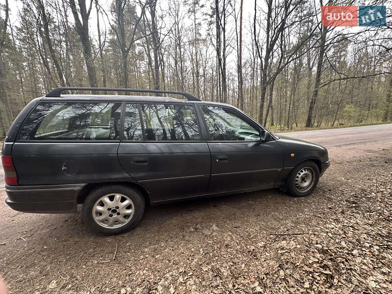 Універсал Opel Astra 1997 в Житомирі