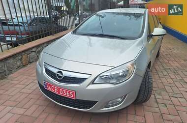 Хэтчбек Opel Astra 2010 в 