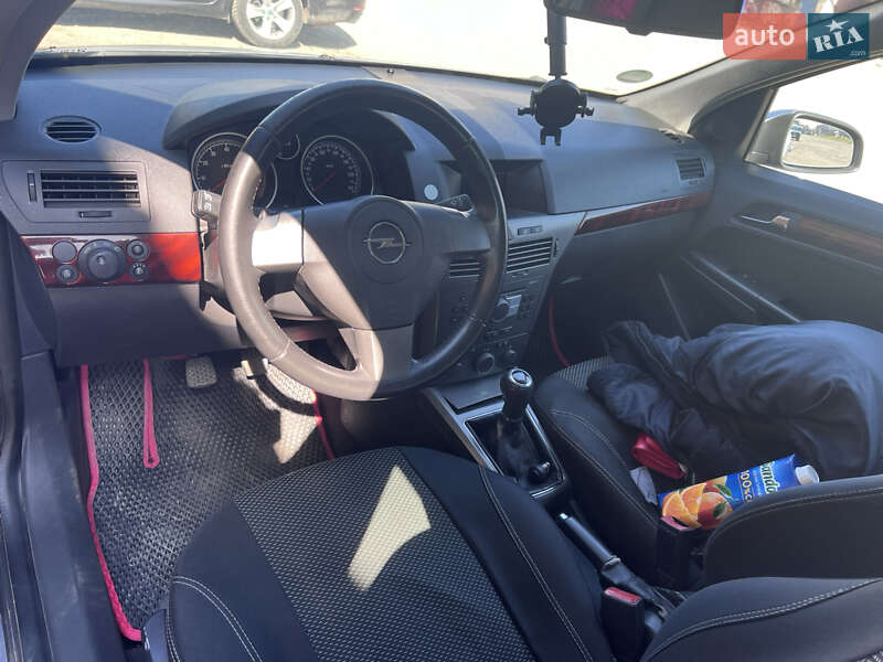 Хэтчбек Opel Astra 2005 в Рахове фото 5 Хэтчбек Opel Astra 2005 в Рахове