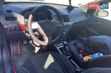 Хэтчбек Opel Astra 2005 в 