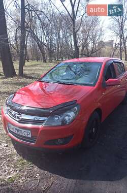 Хэтчбек Opel Astra 2013 в 