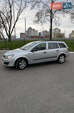 Универсал Opel Astra 2005 в 