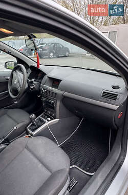 Универсал Opel Astra 2005 в 