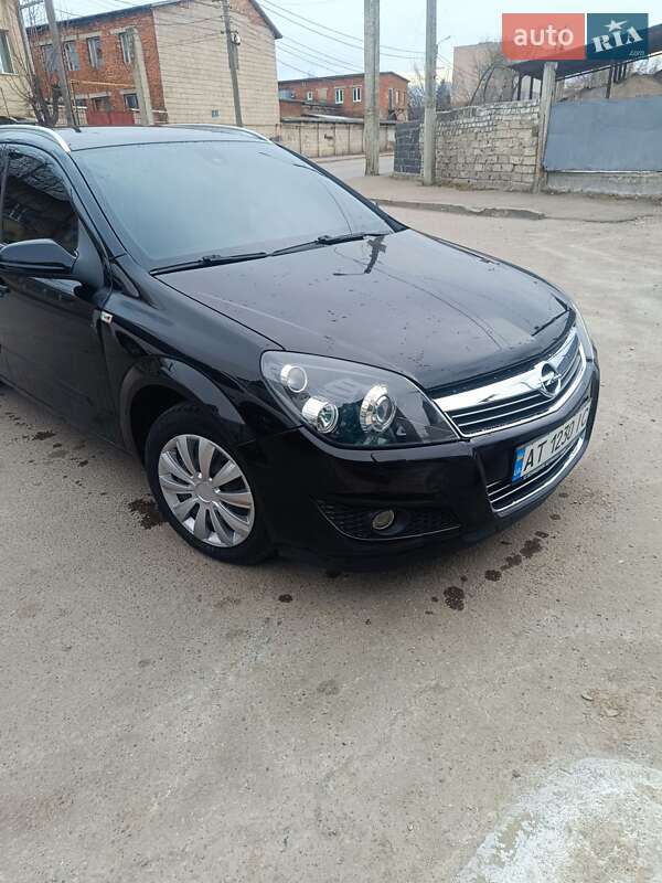 Универсал Opel Astra 2008 в Ивано-Франковске