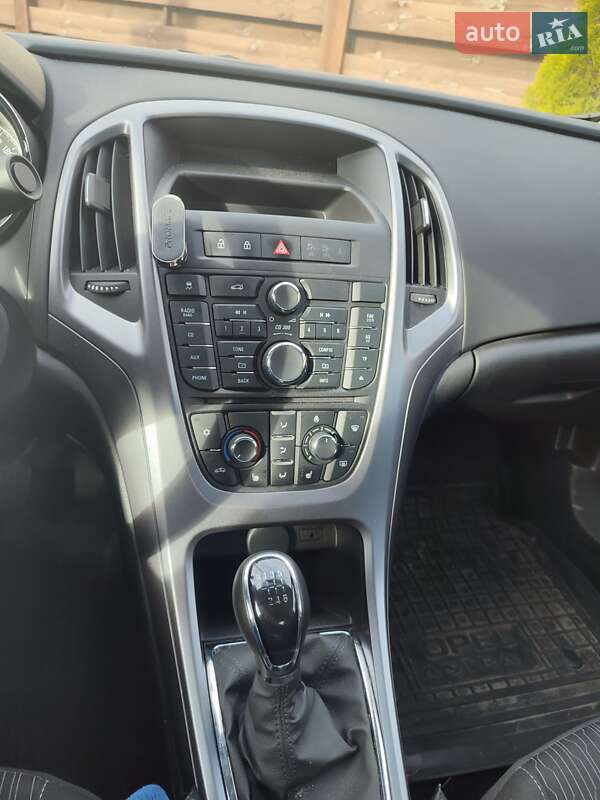 Седан Opel Astra 2020 в Киеве