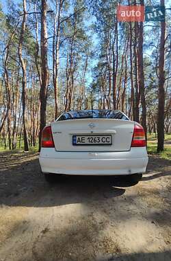 Хетчбек Opel Astra 2003 в 