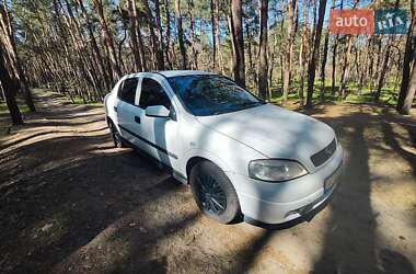 Хетчбек Opel Astra 2003 в 