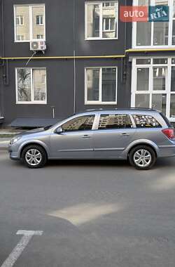 Универсал Opel Astra 2005 в 