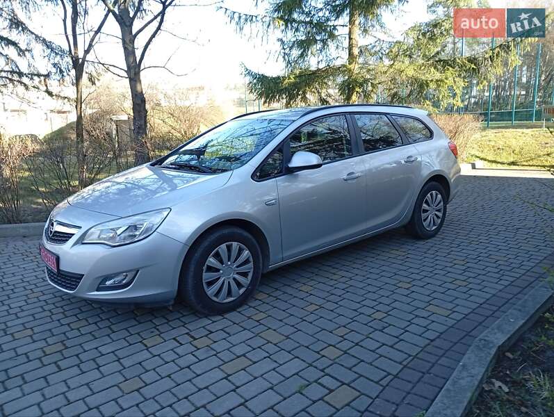 Универсал Opel Astra 2012 в 