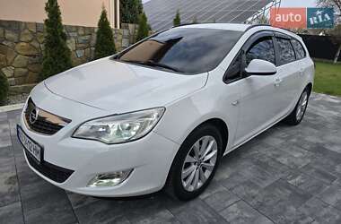 Универсал Opel Astra 2012 в 