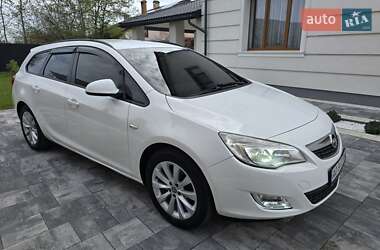 Универсал Opel Astra 2012 в 