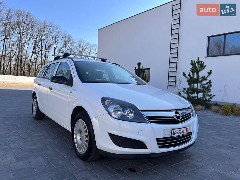 Универсал Opel Astra 2010 в 