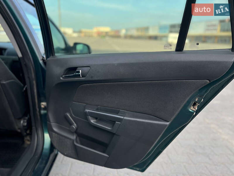 Универсал Opel Astra 2005 в Черновцах