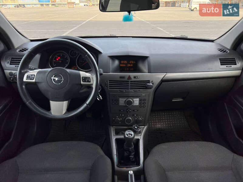 Универсал Opel Astra 2005 в Черновцах