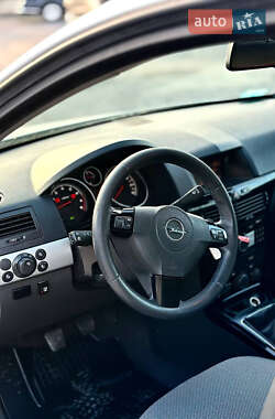 Универсал Opel Astra 2010 в 