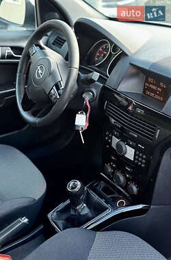 Универсал Opel Astra 2010 в 