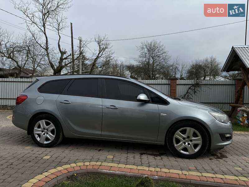 Універсал Opel Astra 2012 в Косові