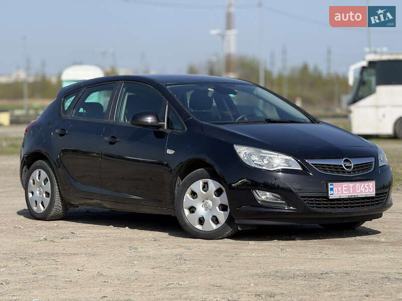 Хетчбек Opel Astra 2010 в 