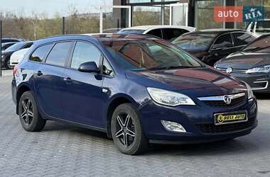 Універсал Opel Astra 2011 в Чернівцях