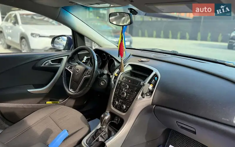 Універсал Opel Astra 2011 в 