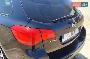Універсал Opel Astra 2012 в 