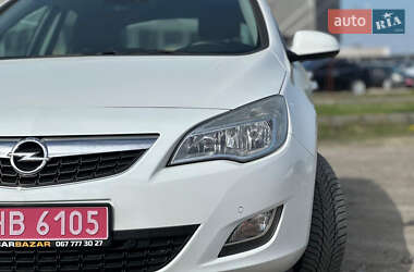 Хэтчбек Opel Astra 2011 в 