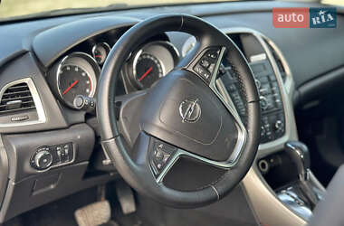 Хэтчбек Opel Astra 2011 в 